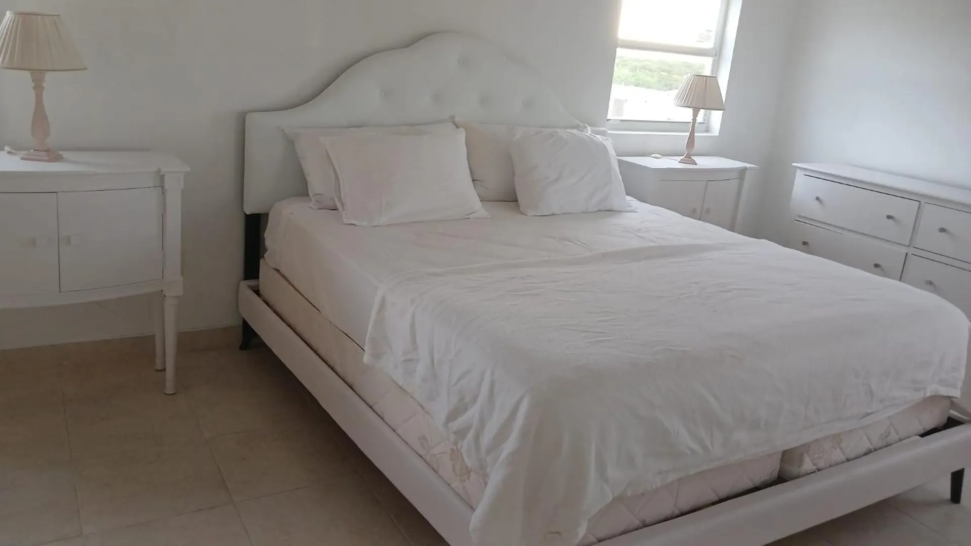 New Condo With Sea View Wheeland